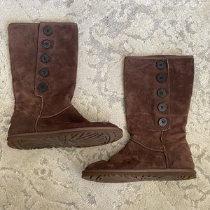 Ugg brown boot with buttons.